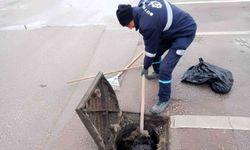 Kocaeli'de su baskınlarına karşı mazgal ve menfez temizliği aralıksız sürüyor