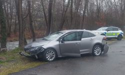 Kontrolden çıkan otomobil alt yola uçtu: 3 yaralı