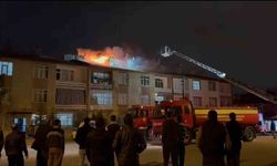 Konya'da 3 katlı apartmanın çatısında yangın paniği