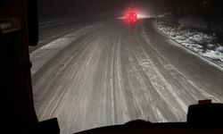 Kop Geçidi'nde tipi ve fırtına etkili oluyor