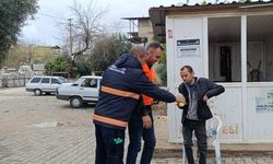 Kozan'da temizlik işçilerinden anlamlı bayramlaşma