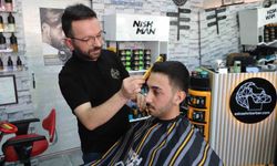 Kuaförlerin bayram tıraşı mesaisi sahura kadar uzuyor