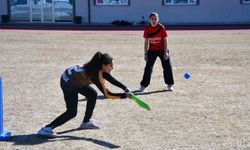 Küçük Kızlar Kriket Müsabakaları sona erdi