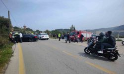 Kuşadası'nda otomobil ile elektrikli araç kafa kafaya çarpıştı: 4 yaralı