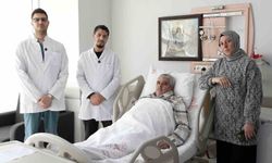 Malatya'da 20 santimetrelik kitle kapalı yöntemle çıkarıldı