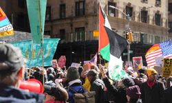 Manhattan'da 'Krallara Hayır' protestosunda on binlerce kişi yürüdü