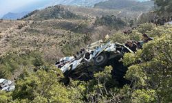 Mersin'de işçi servisi uçuruma yuvarlandı: 3 ölü 11 yaralı