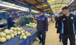 Meyve sebze pazarında fiyat etiketi denetimi