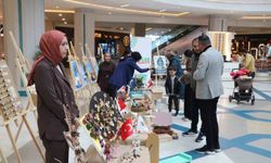 Minik ellerin doğaya dokunuşu