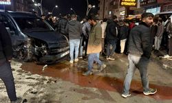 Muradiye'de otomobil ve kamyonet çarpıştı: 2 yaralı