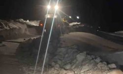 Muş'ta fırtına nedeniyle köy yolu ulaşıma kapandı