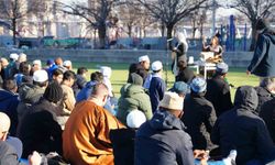 New York'ta bayram namazı sokaklara taştı