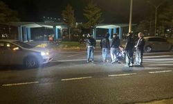 Otomobilin önüne atlayan genç yaralandı