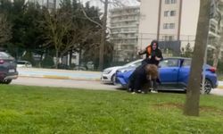 Pendik'te iki sürücü arasında yol kavgası çıktı: Kimseye aldırmadan yerlerde sürükledi