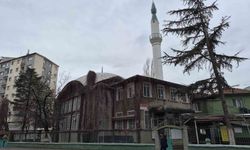 Ramazan ayında sadaka kutusunu kırıp paraları çaldılar