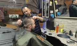 Ramazan Bayramı'nı oturdukları berber sandalyelerinde karşıladılar