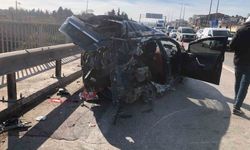 Refüje çarpıp karşı şeride savrulan otomobil su tankerine çarptı: Sürücü ağır yaralı