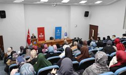 Rektör Prof. Dr. Altun, öğrencilerle kitap tahlili yaptı