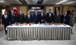 Salihli'de protokol ve vatandaşlar bayramlaştı