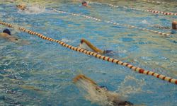 Şanlıurfa'da minik yüzücülerden 24 madalya
