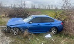 Şarampole giren otomobilde 3 kişi yaralandı