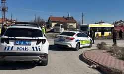 Servis aracı belediye otobüsüyle çarpıştı: 20 yaralı