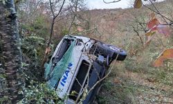Servis aracı uçuruma yuvarlandı: 1 yaralı