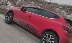 Siirt'te kontrolden çıkan araç askıda kaldı