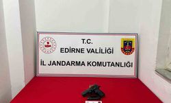 Tabancayla ateş ederken arkadaşını yaraladı