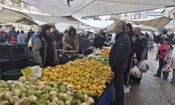 Tahmazoğlu, semt pazarı esnafını ziyaret etti