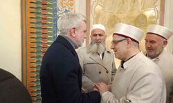 Tarihi Ulu Cami'de deprem sonrası ilk bayram namazı kılındı