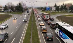 Tatilcilerin dönüş yolculuğu başladı, İnegöl'de trafik durma noktasına geldi