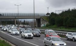 TEM Otoyolu Kocaeli geçişinde tatil dönüşü yoğunluğu