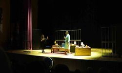 Turgutlu'da 'Aşk-ı Müebbet' oyununa büyük ilgi