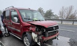 Uşak'ta hafif ticari aracın bariyere çarpması sonucu 6 kişi yaralandı