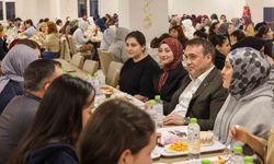 Vali Sözer, öğrencilerle bir araya gelerek hedeflerini dinledi