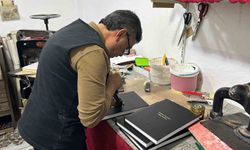 Vanlı cilt ustası yarım asırlık zanaatını teknolojiye karşı koruyor
