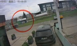 Yarışmadan dönen öğrencileri taşıyan aracın kaza anı güvenlik kamerasına yansıdı