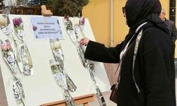 Yazıyı okuyan çiçek aldı: Yaşlı kadın hayatında ilk kez bu mutluluğu yaşadı