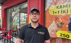 Yedikleri dürümlerin parasını ödemeden kaçan gençler kameraya yansıdı