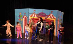 Yıldırımlı çocuklara kukla gösterisi