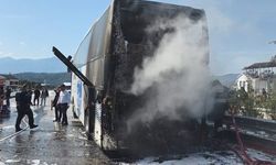 Yolcu otobüsü yandı, bagajdaki 3 tavuk telef oldu