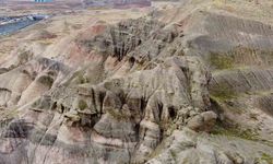 Yozgat'ta yağmur, kar ve rüzgarın şekillendirdiği tepe dron kamerasıyla görüntülendi