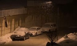 Yüksekova'da kar yağışı etkili oluyor