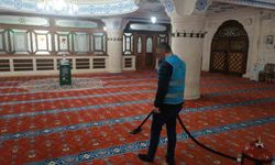 Yükümlülerden camilerin temizliğine destek
