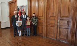 23 Nisan'da koltuğu devralan minik kaymakamın ilk talebi tebessüm ettirdi