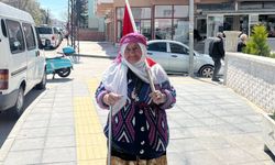 75 yaşındaki Satı teyzenin bayrak sevgisi