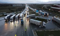 Ağır tonajlı araçlara geçit yok: Yol kar nedeniyle kapandı