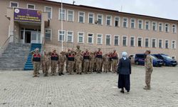 Ağrı'da özel bireyler askeri üniforma giyerek temsili askerlik yaptı