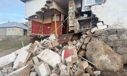 Ağrı'daki depremde köylerde bazı yapılarda hasar meydana geldi
